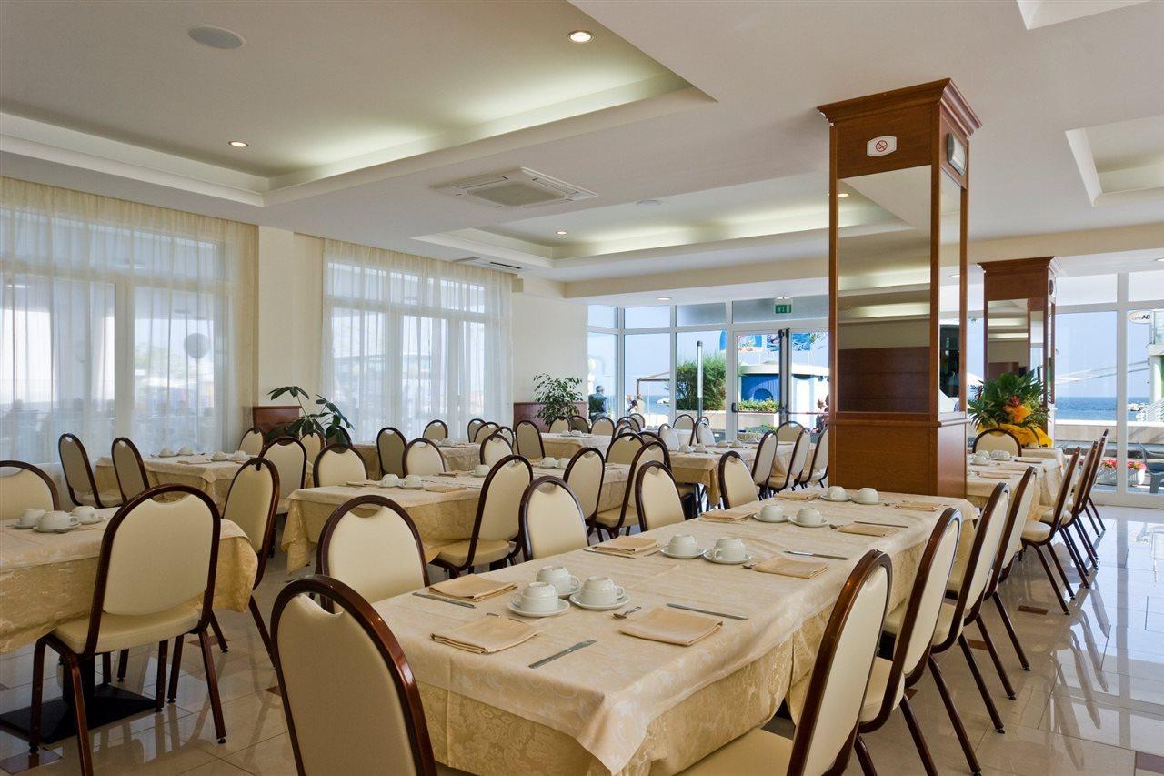 Hotel Ambasciatori Bellaria – Igea Marina Kültér fotó